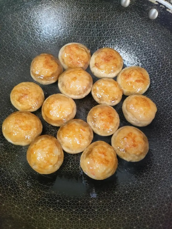 口蘑虾滑 第 7 步