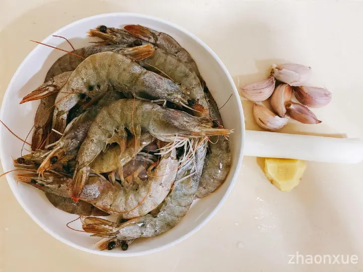 油焖大虾 第 1 步