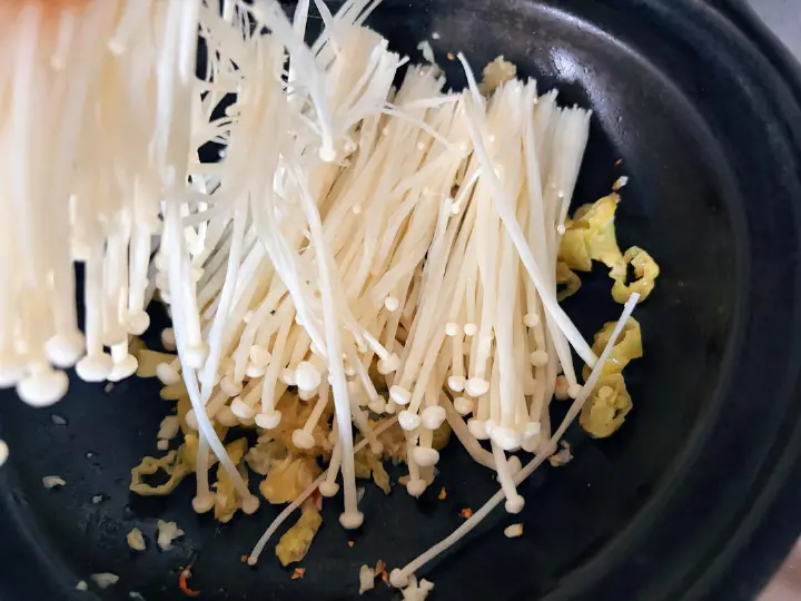 蒜香砂锅焗鲈鱼 第 9 步