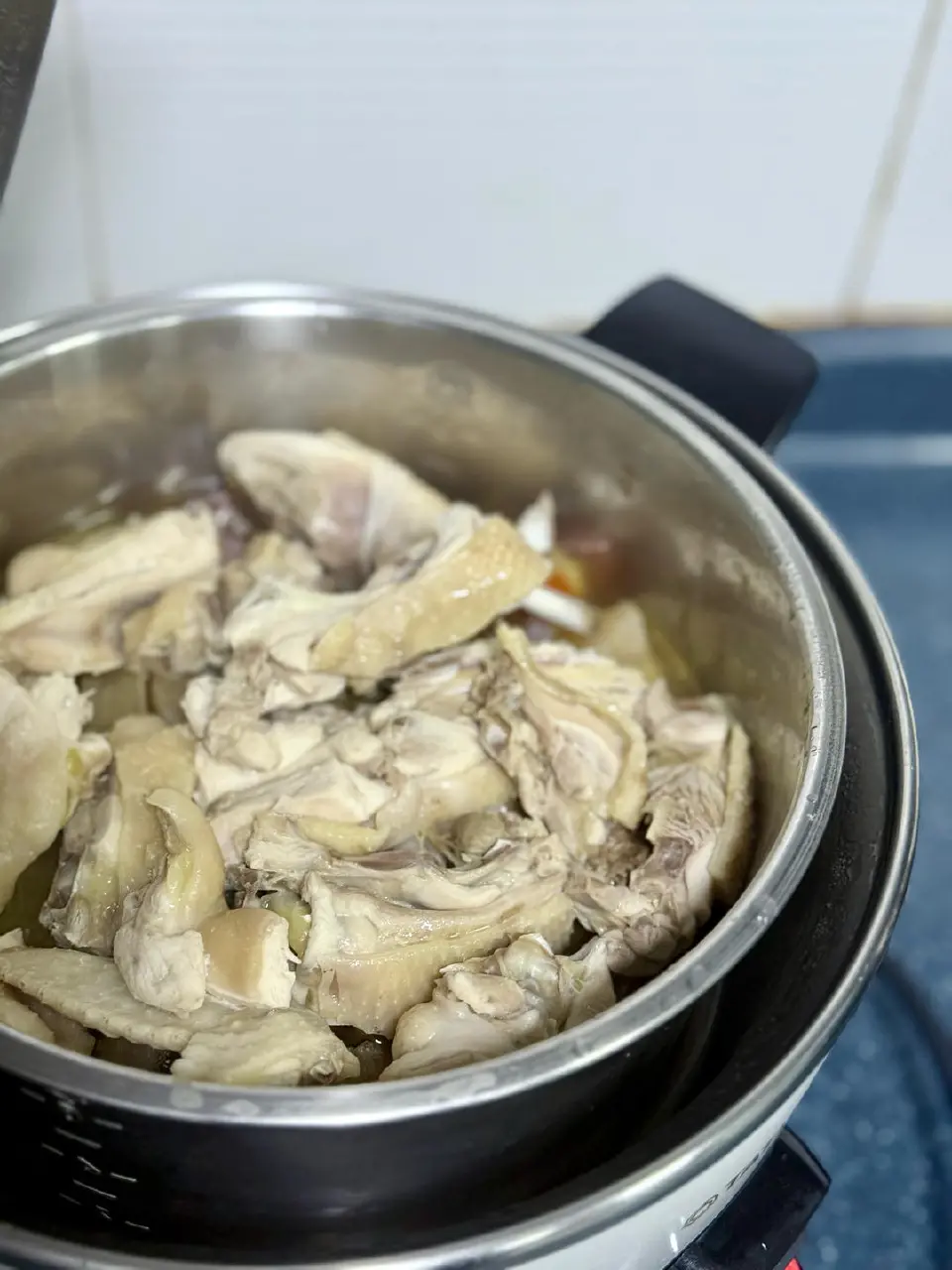 无水蔬菜蒸鸡成品图
