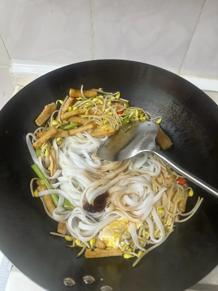 潮州鱼条炒河粉 第 8 步