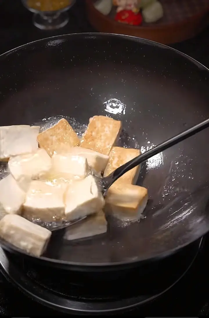 西红柿焖豆腐 第 3 步
