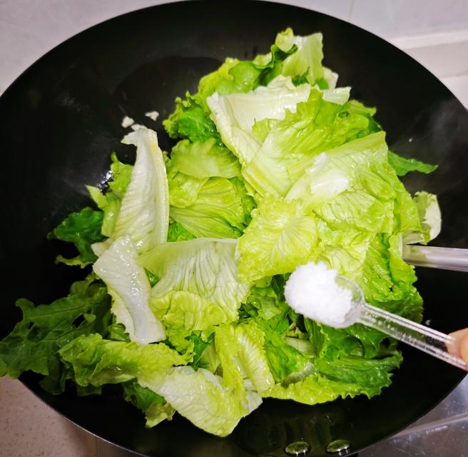 蒜末炒生菜 第 3 步