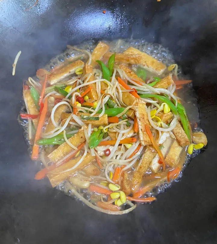 黄豆芽炒油豆腐 第 8 步