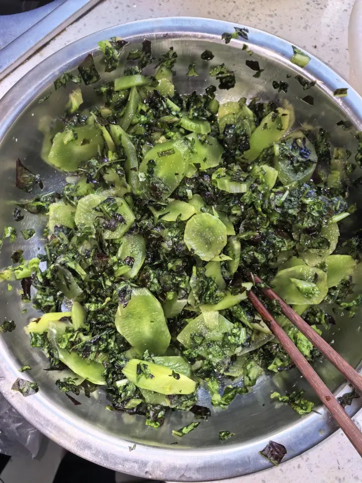 莴笋豆瓣炒小虾 第 1 步