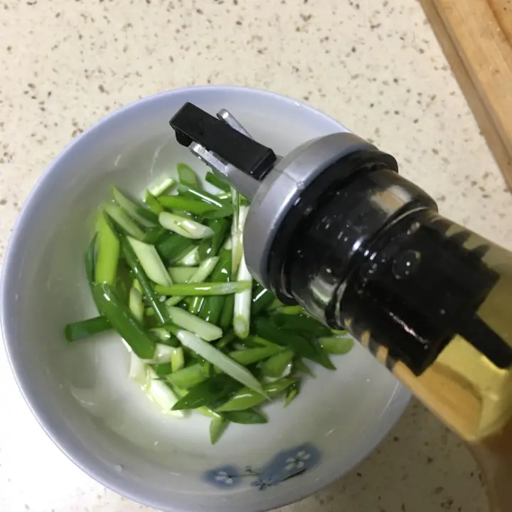 微波炉版葱油 第 2 步