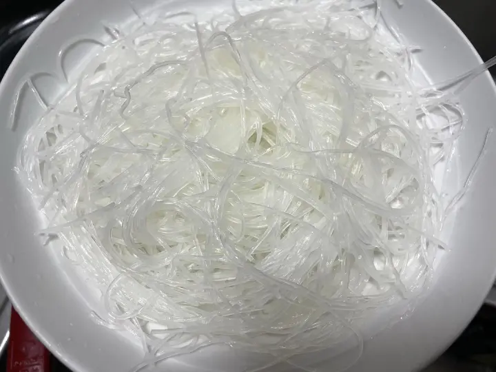蒜蓉粉丝蒸虾 第 5 步