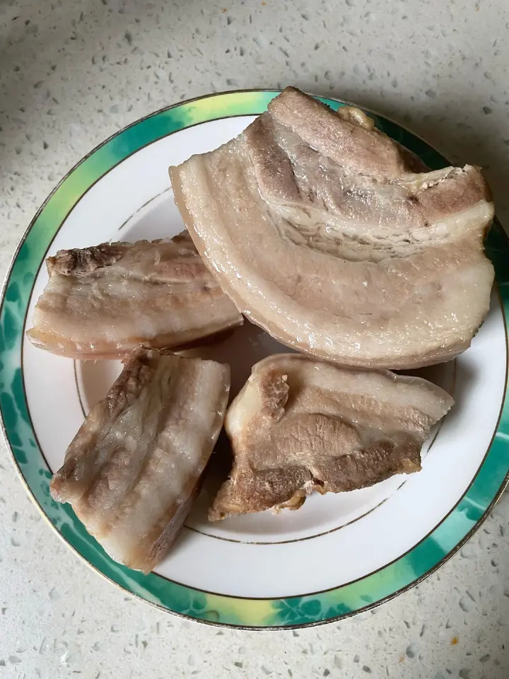 蒜苗回锅肉 第 2 步