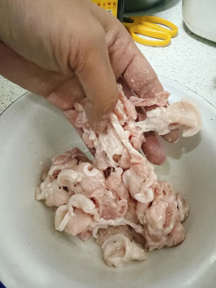 大葱炒肉片 第 2 步
