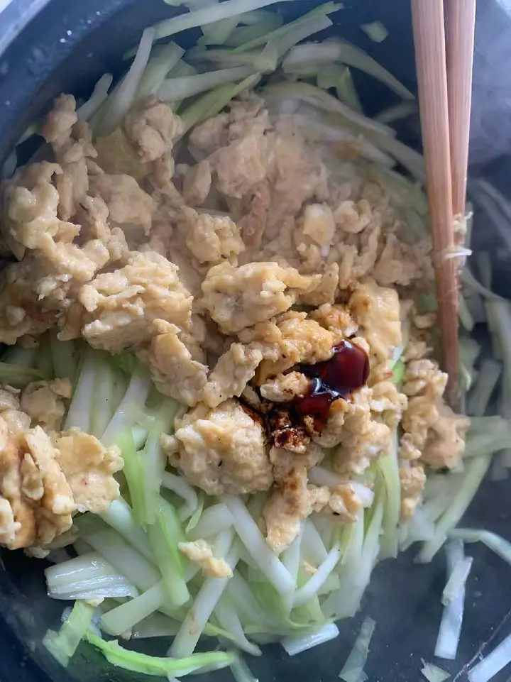 韭黄炒鸡蛋 第 4 步