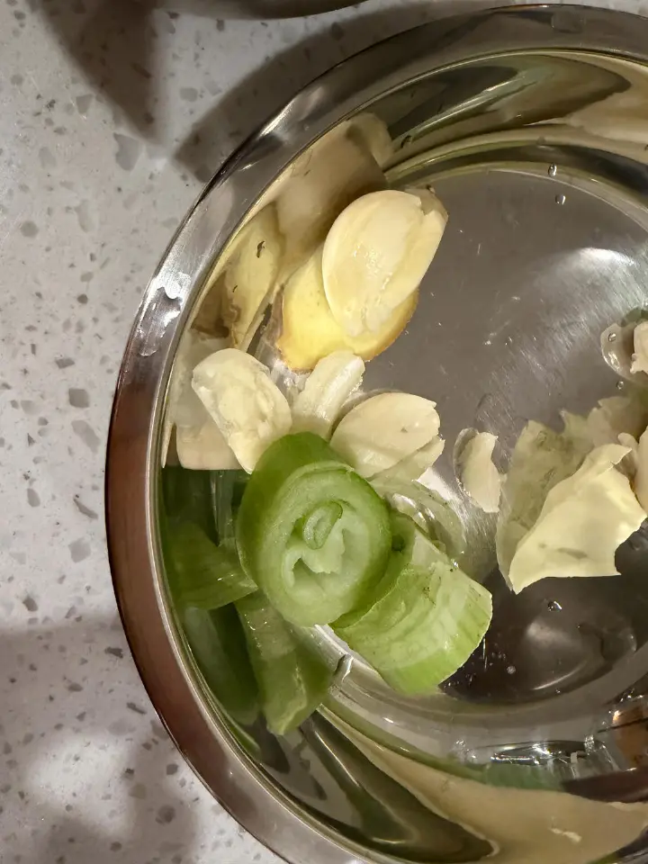 口蘑炒五花肉 第 2 步