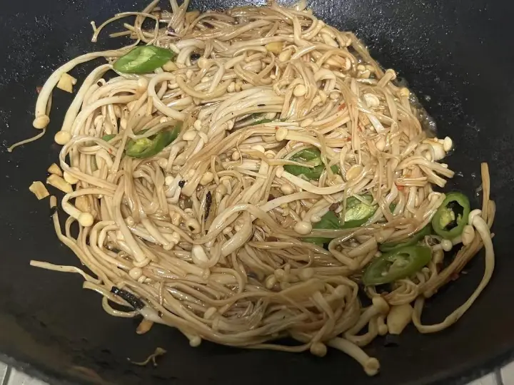 辣炒金针菇 第 3 步