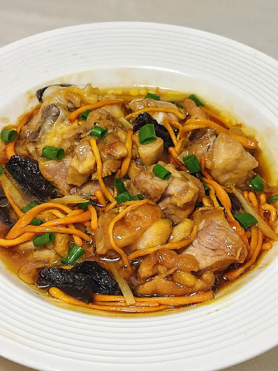 虫草花蒸鸡腿肉成品图