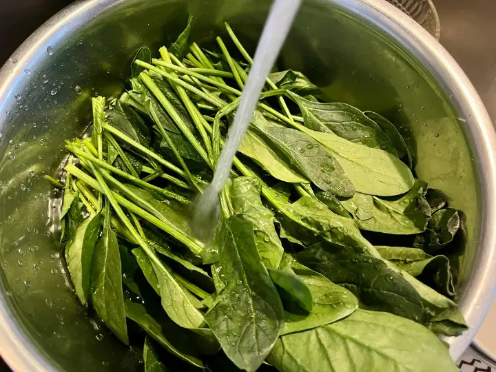 奶油菠菜蘑菇大虾意面 第 4 步