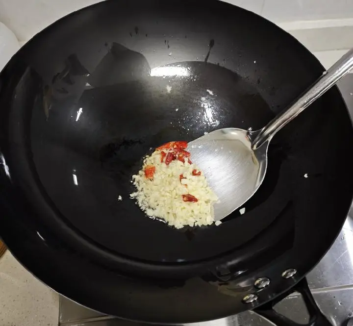 蒜末炒生菜 第 2 步