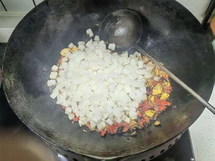 小炒萝卜丁 第 2 步