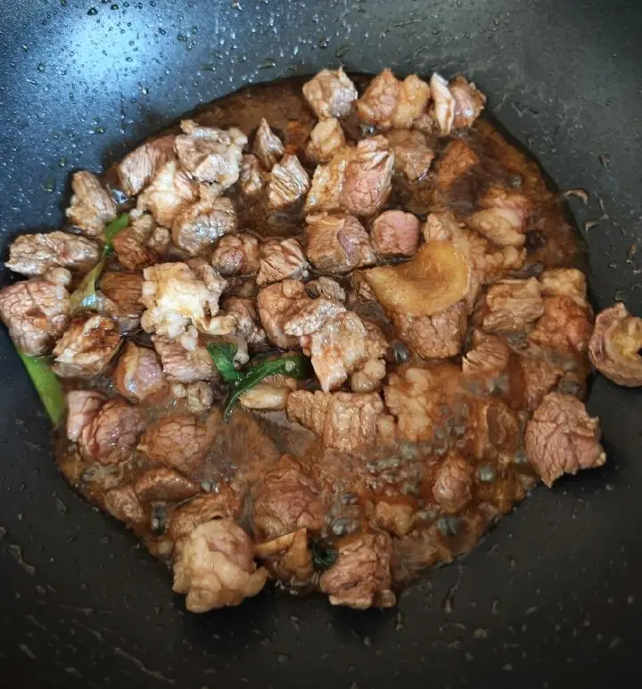 土豆胡萝卜炖牛肉 第 6 步