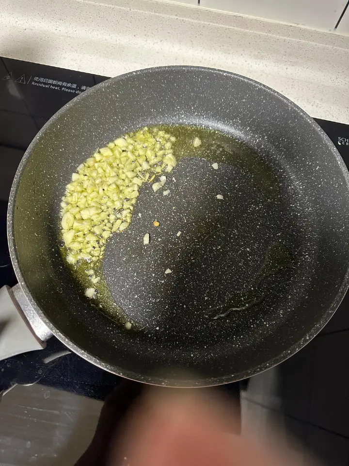 蒜蓉炒丝瓜 第 2 步