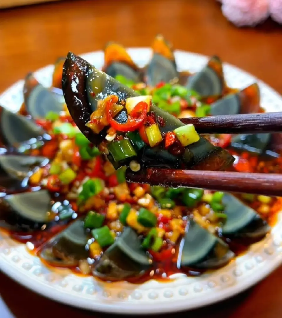 凉拌皮蛋豆腐成品图