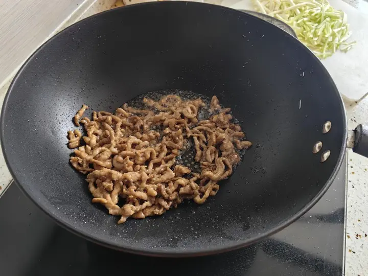 韭黄炒肉丝 第 5 步