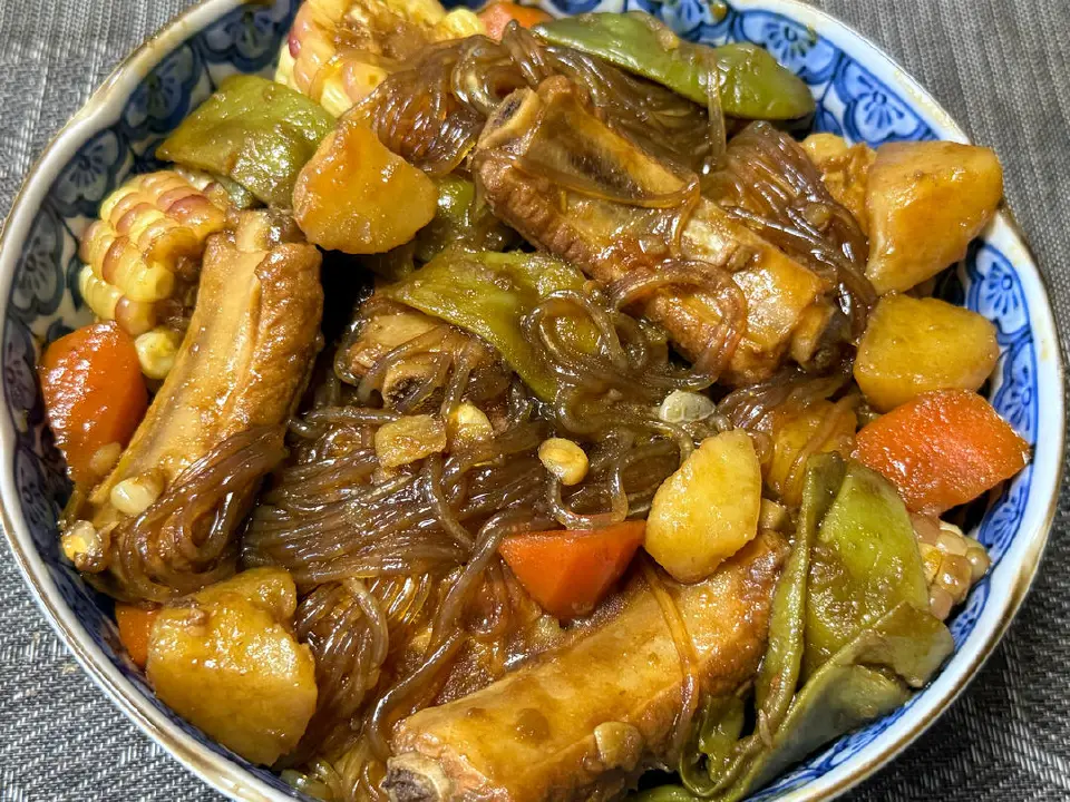 排骨油豆角乱炖成品图