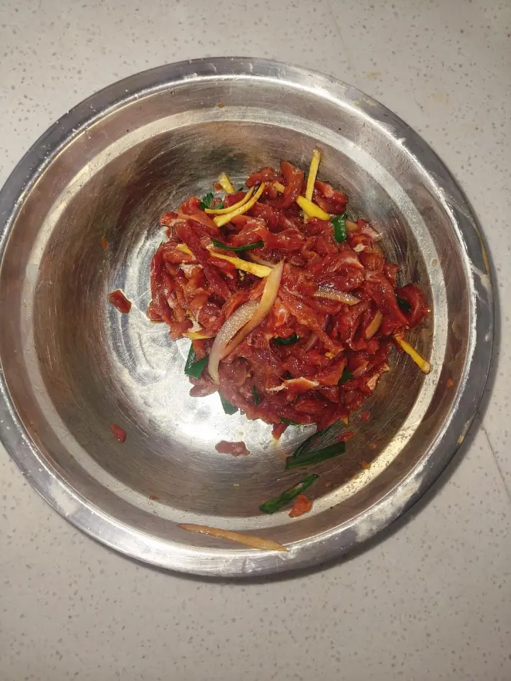 洋葱芹菜炒牛肉 第 4 步