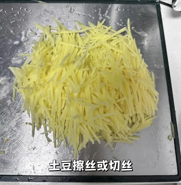土豆丝炒青椒 第 2 步
