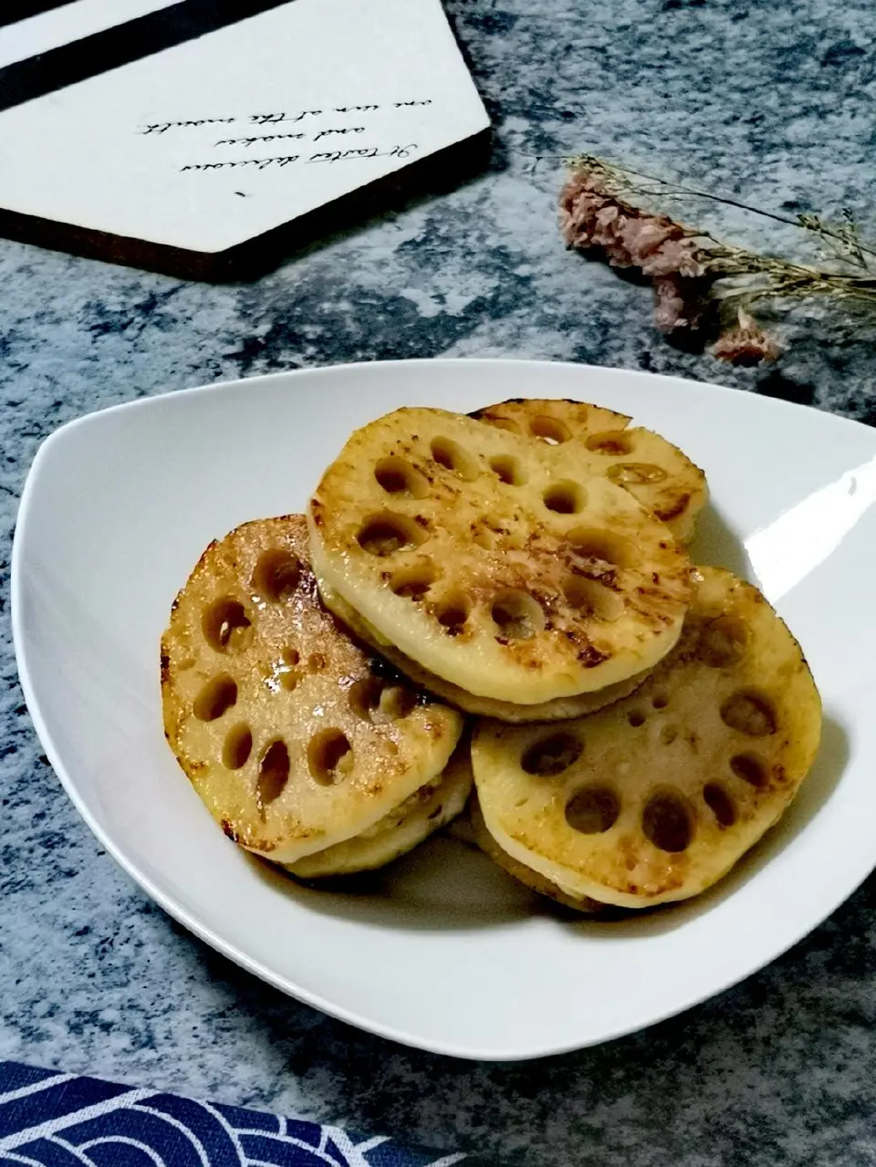 香煎藕盒成品图