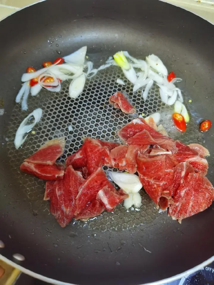 洋葱炒牛肉 第 4 步
