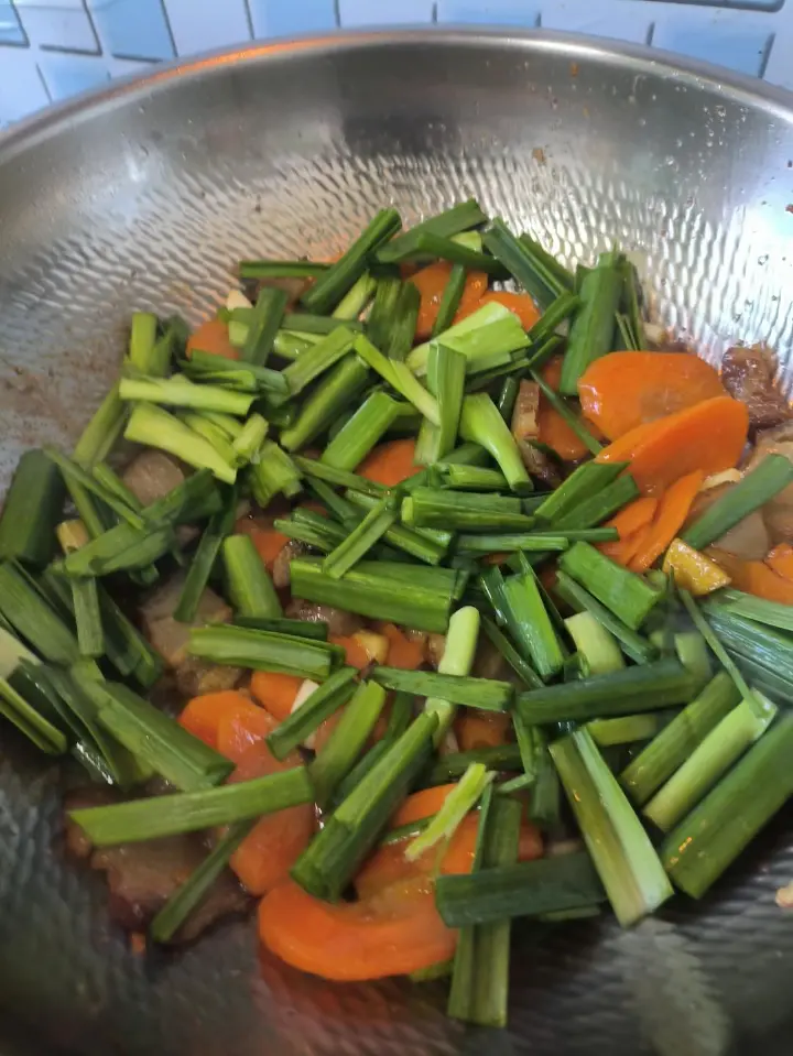 胡萝卜炒腊肉 第 11 步