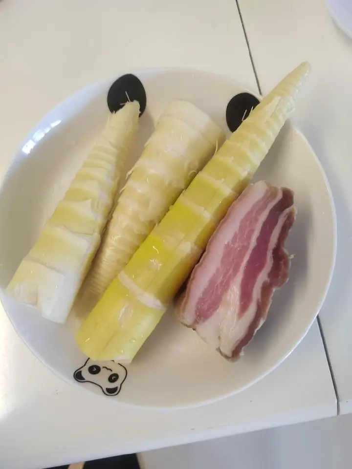 鲜笋蒸咸肉 第 1 步