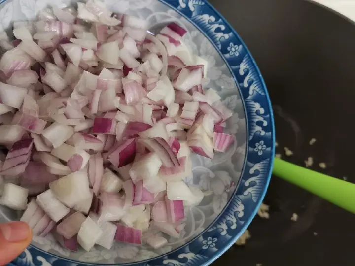 番茄红烩虾仁蛋包饭 第 14 步
