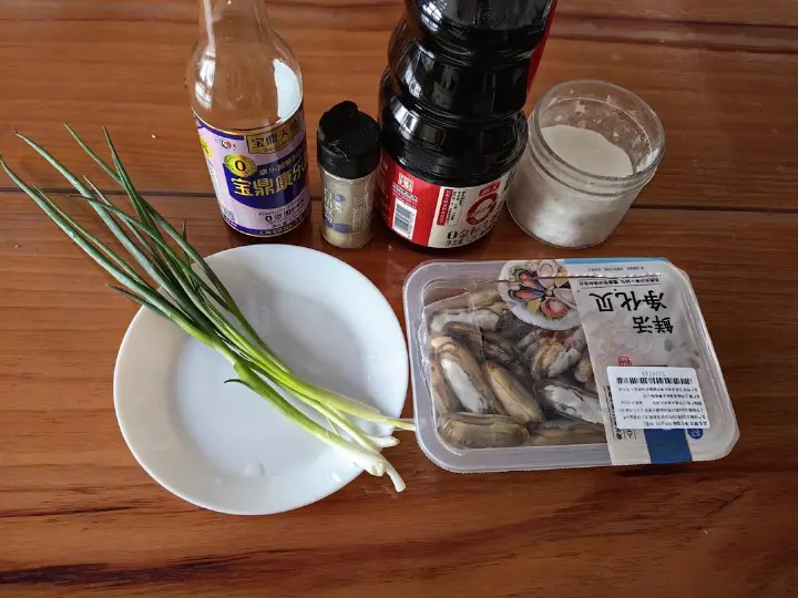 白灼葱油蛏子 第 1 步