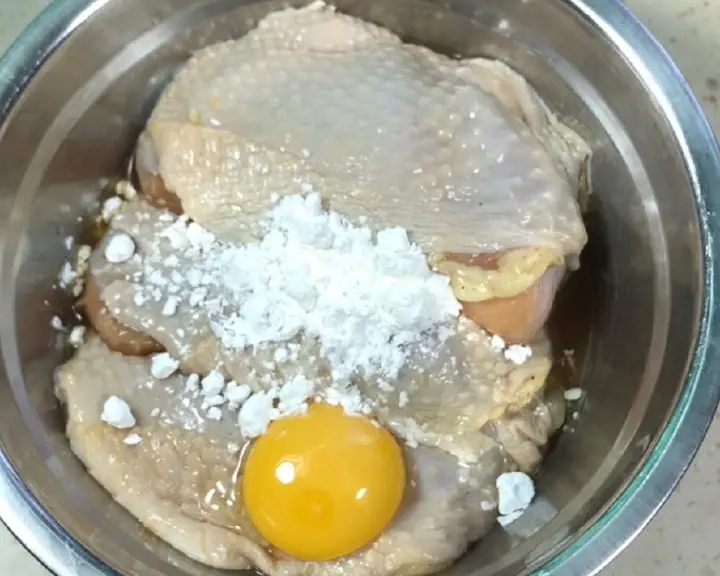 脆皮蒜香鸡腿 第 2 步