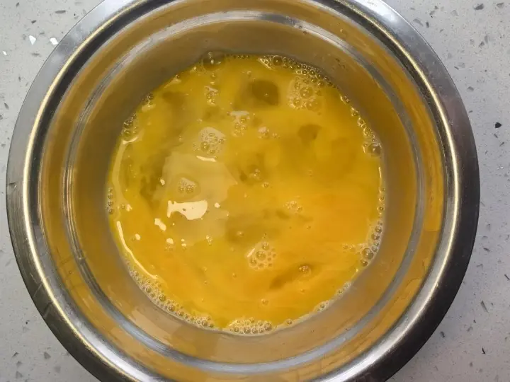 洋葱炒鸡蛋 第 4 步