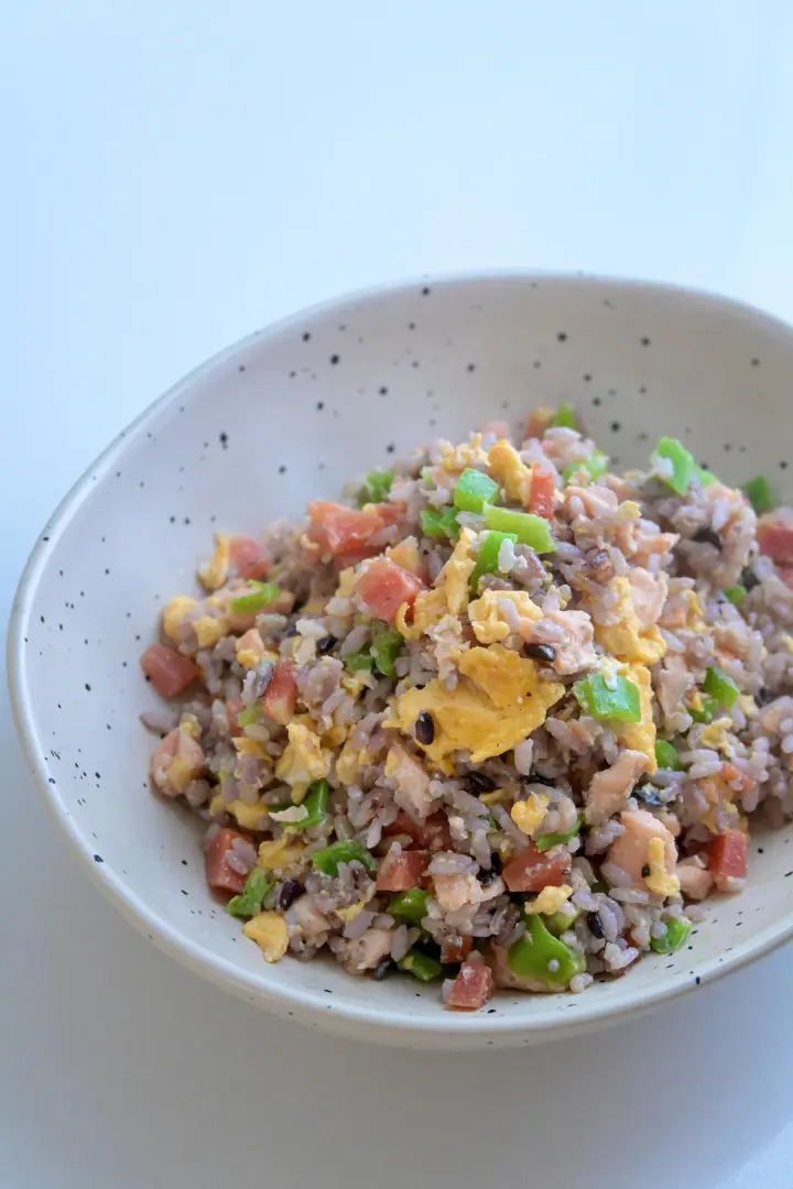 三文鱼鸡蛋炒三色藜麦饭 第 10 步