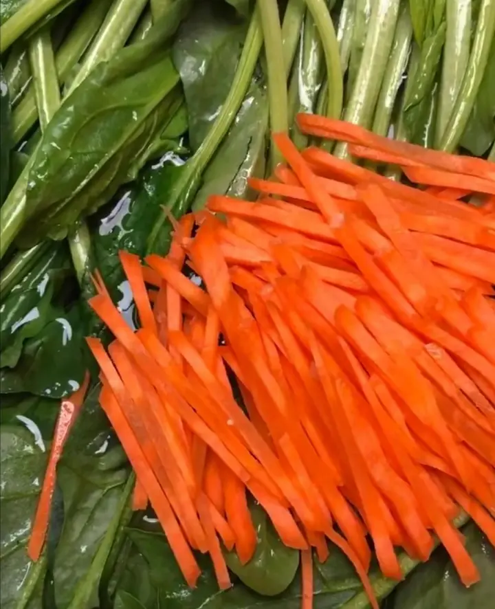 菠菜拌粉丝 第 3 步