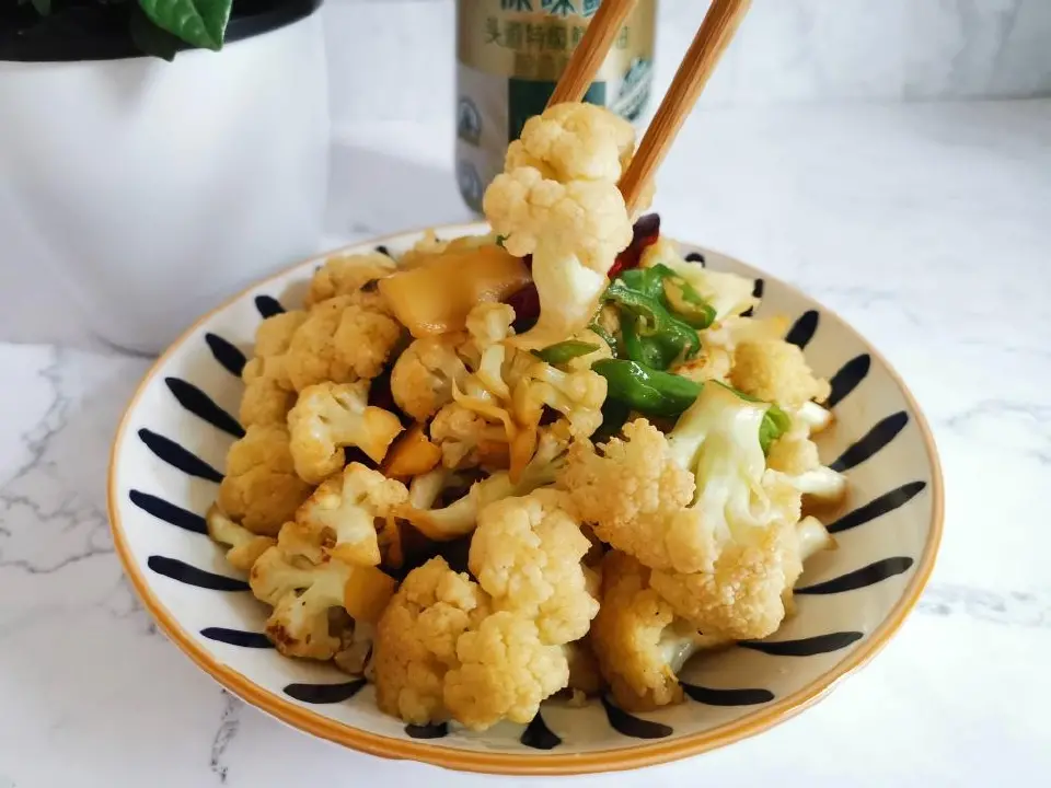素炒花菜成品图