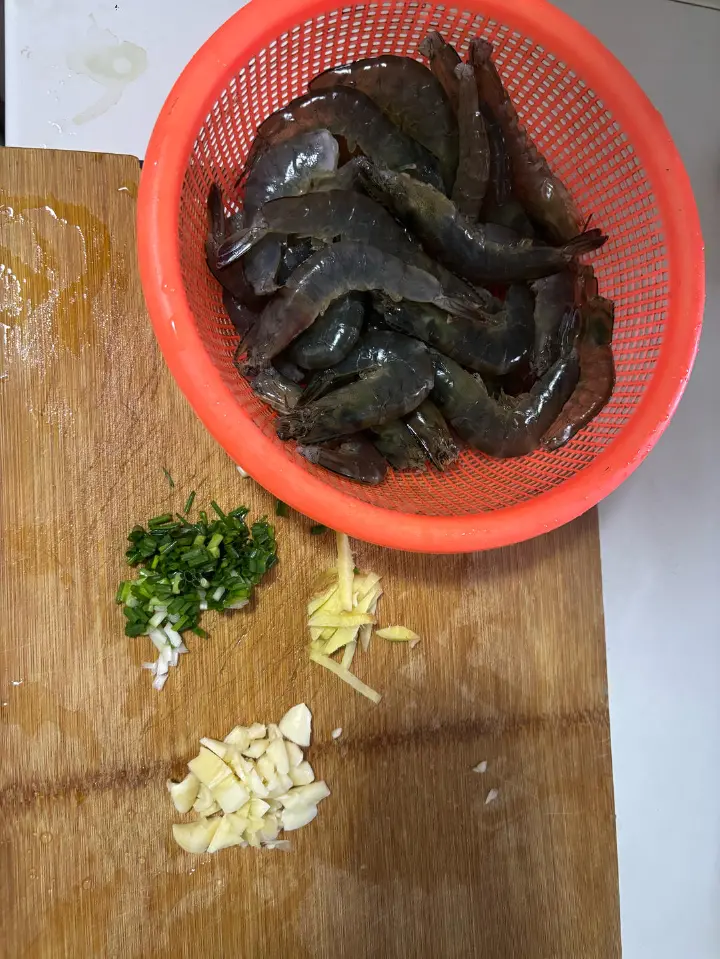 油焖大虾 第 1 步
