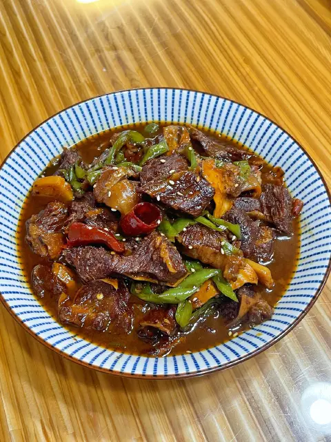 红烧牛筋腩