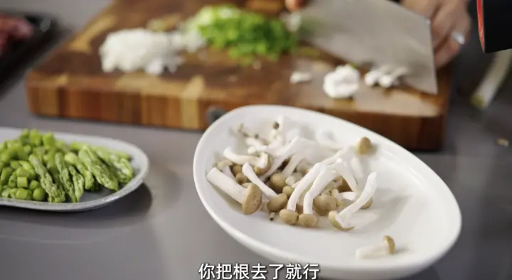 牛肉蔬菜蛋炒饭 第 3 步