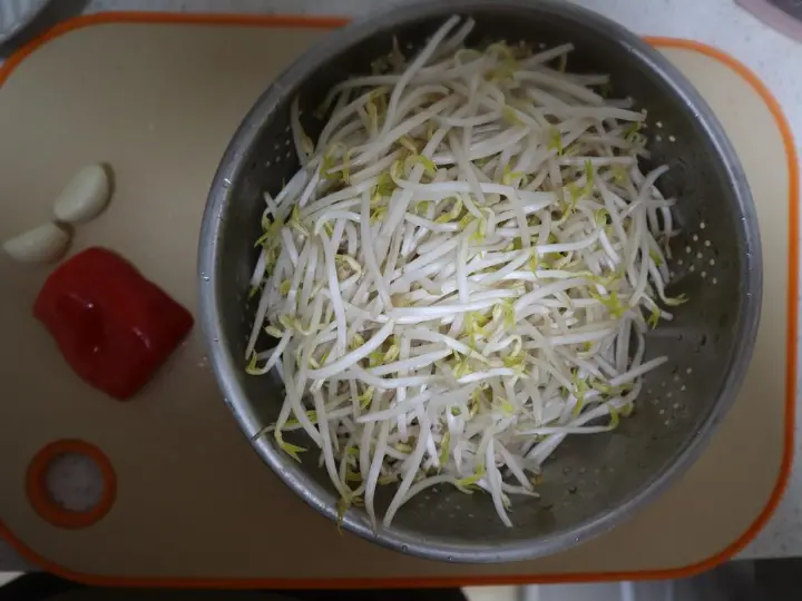 醋溜绿豆芽 第 1 步