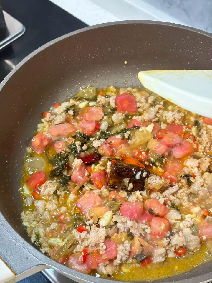 酸菜肉末米线 第 5 步
