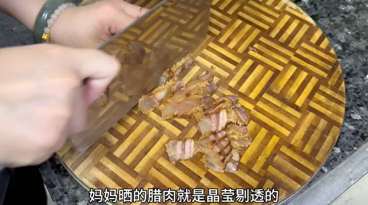 豆角炒腊肉 第 3 步