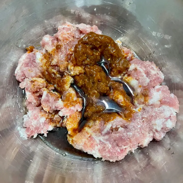 豆瓣酱肉饼蒸蛋 第 2 步