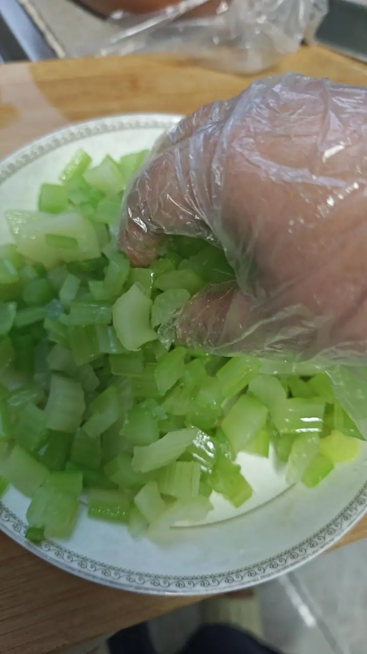 凉拌西芹 第 7 步