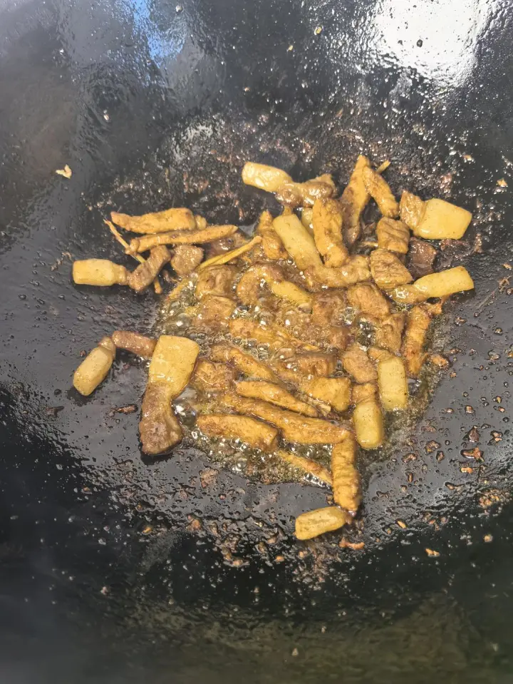 蒜苔炒肉 第 7 步