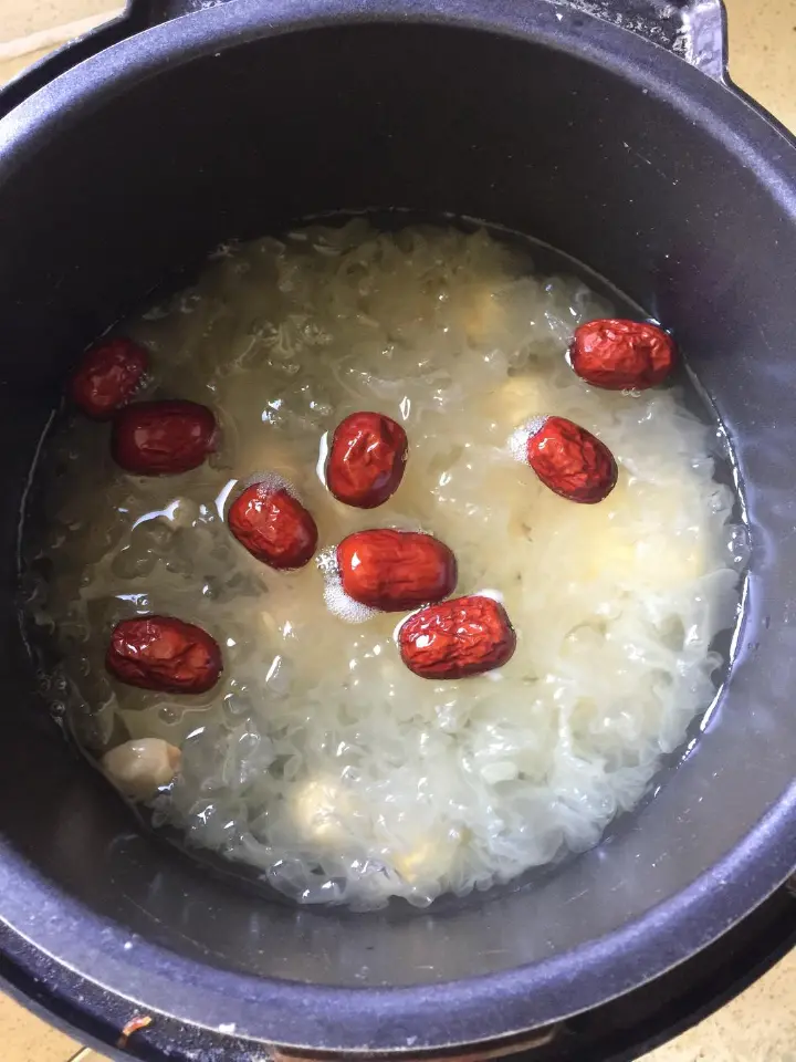 红枣银耳莲子羹 第 7 步