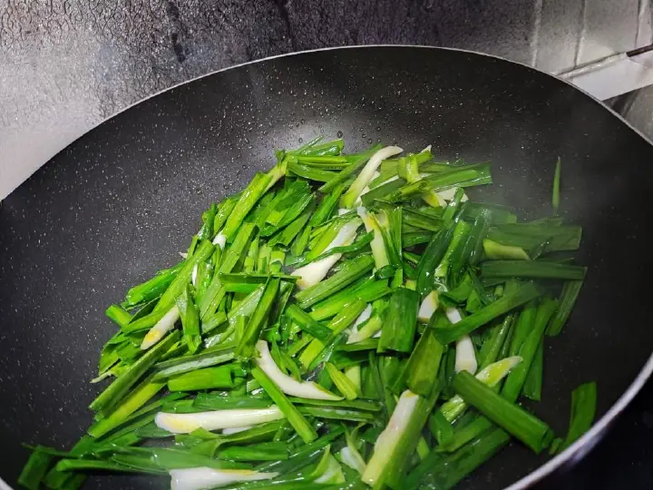 大蒜炒牛肚 第 4 步