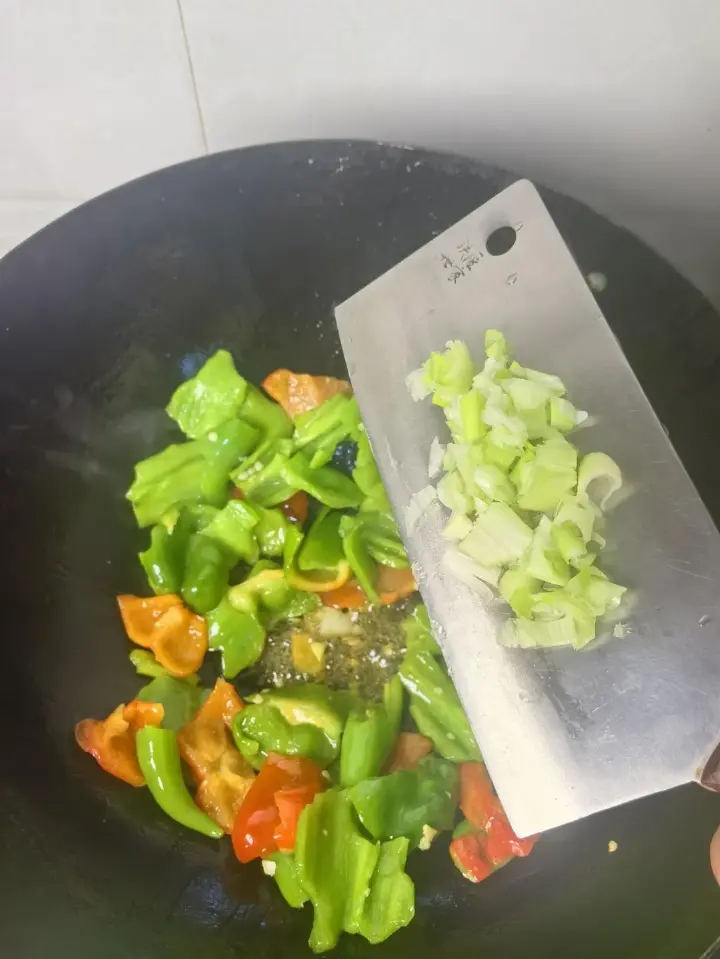 辣椒炒鸡蛋 第 9 步
